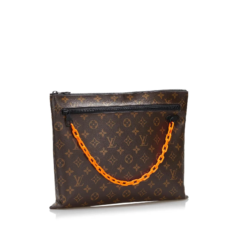 Ladies Louis Vuitton Petite Malle bags with a star - shaped charm for cutenessLouis Vuitton Monogram Solar Ray A4 Pochette (EXv5ni)