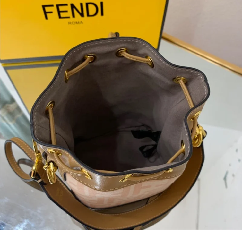 Fendi bags with a touch - screen - friendly pocket for using devices without taking them outNew Fendi woman handbag