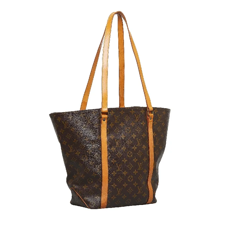 Ladies Louis Vuitton Petite Malle bags in a pastel color for a soft lookLouis Vuitton Monogram Sac Shopping (KT9BQC)