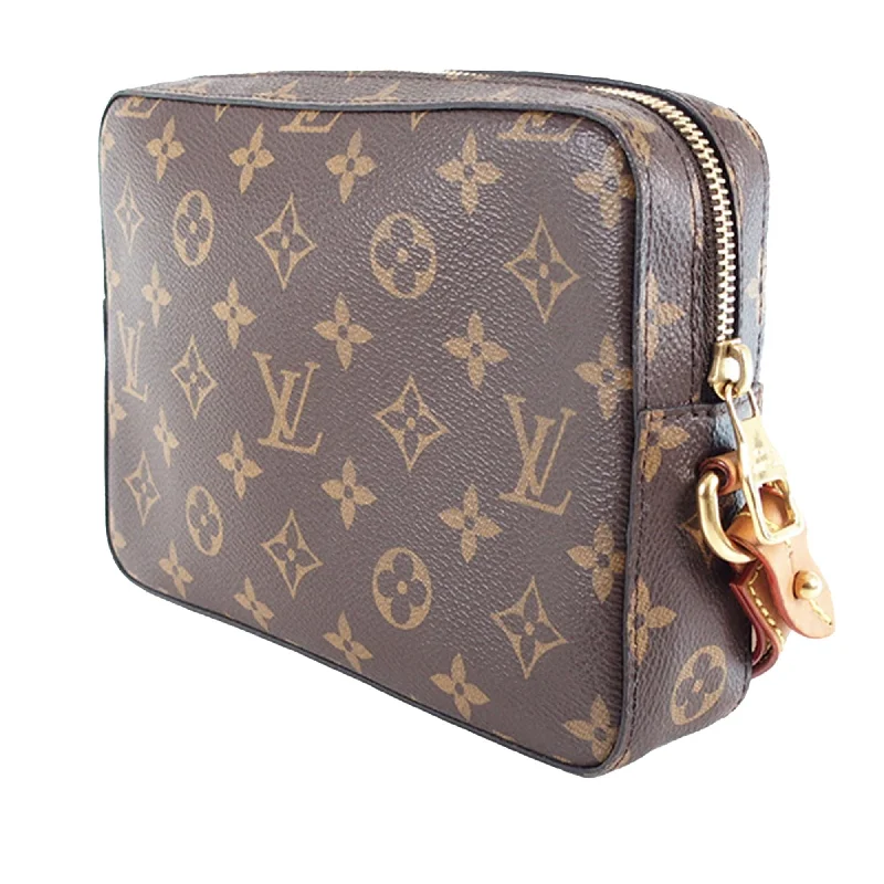 Louis Vuitton crossbody bags with a woven leather strap for textureLouis Vuitton Monogram Soft Trunk Pouch (nIDU4c)