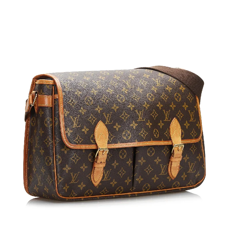 Louis Vuitton crossbody bags in a bold red color for a statementLouis Vuitton Monogram Sac Gibeciere GM (X8pgl5)