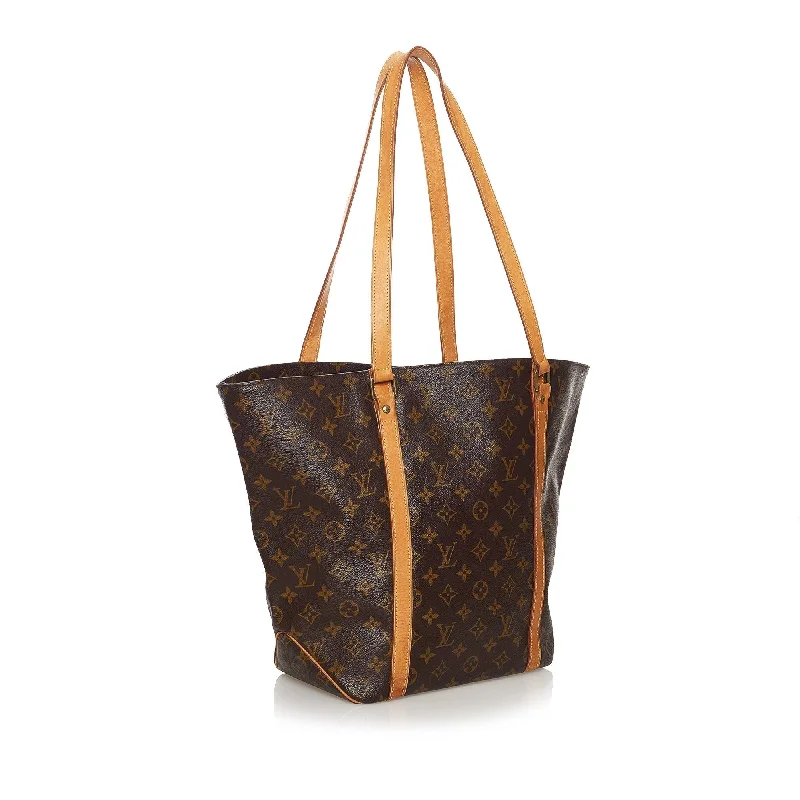 Ladies Louis Vuitton Petite Malle bags with a star - shaped charm for cutenessLouis Vuitton Monogram Sac Shopping 48 (33727)