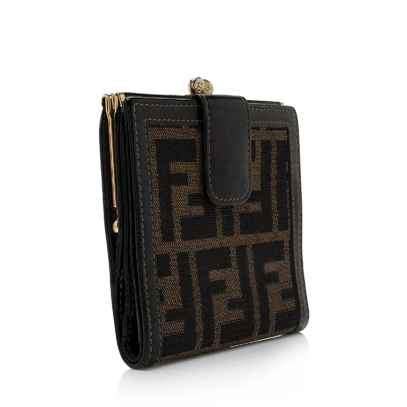 Fendi tote bags with a snap - button closure and a decorative charm for a fashionable and personalized lookFendi Vintage Zucca Kiss Lock French Wallet (SHF-J1Q6xA)