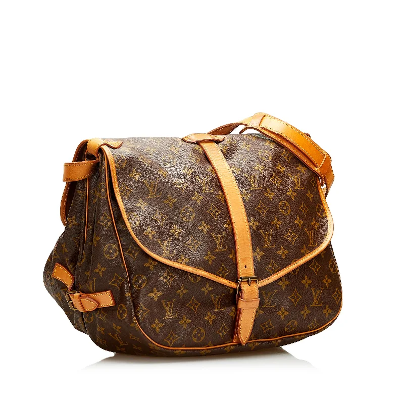 Louis Vuitton Speedy bags in monogram canvas for a classic lookLouis Vuitton Monogram Saumur 35 35913)