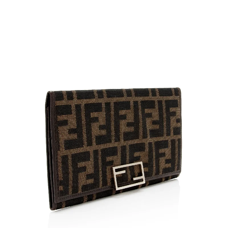 Fendi By The Way bags with a detachable pouch for separating small itemsFendi Vintage Zucca Long Wallet (SHF-4wpuJV)