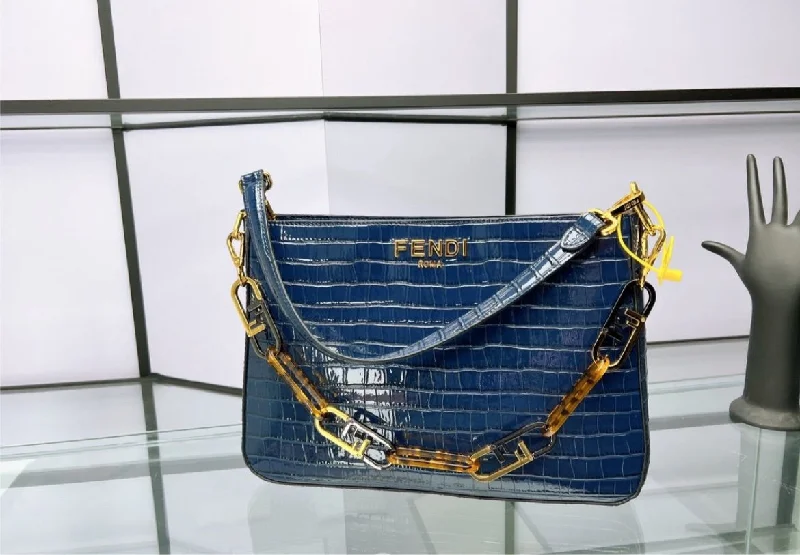 Fendi bags with a detachable sunglass holder for easy access to eyewearWoman Fendi shoulder handbag