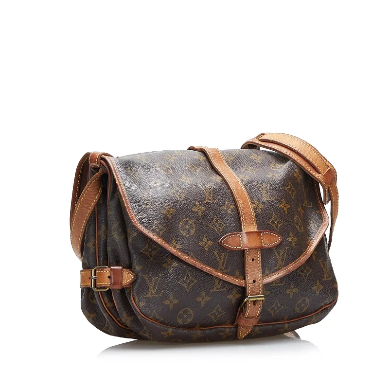 Ladies Louis Vuitton Capucines bags with gold - toned hardwareLouis Vuitton Monogram Saumur 25 (cCilKm)