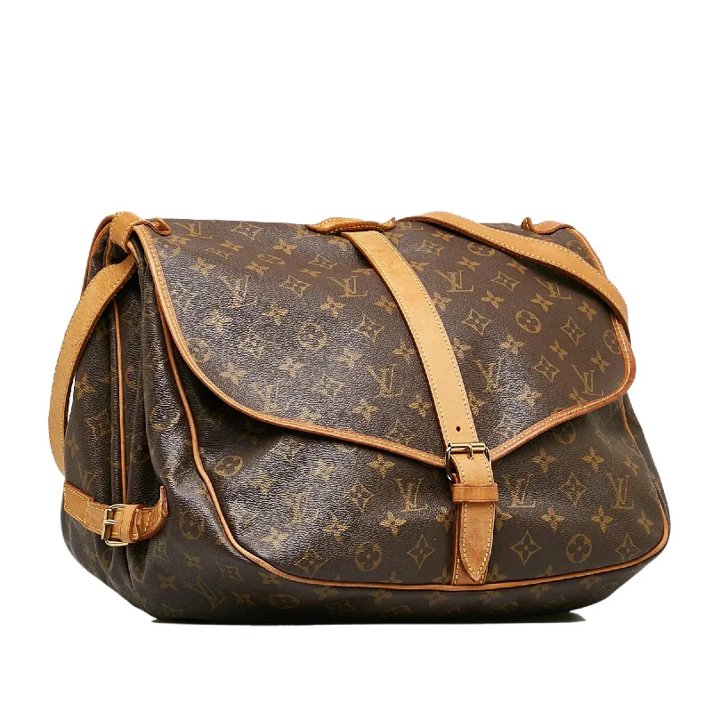 Ladies Louis Vuitton Petite Malle bags in a pastel color for a soft lookLouis Vuitton Monogram Saumur 35 (DXtvnY)