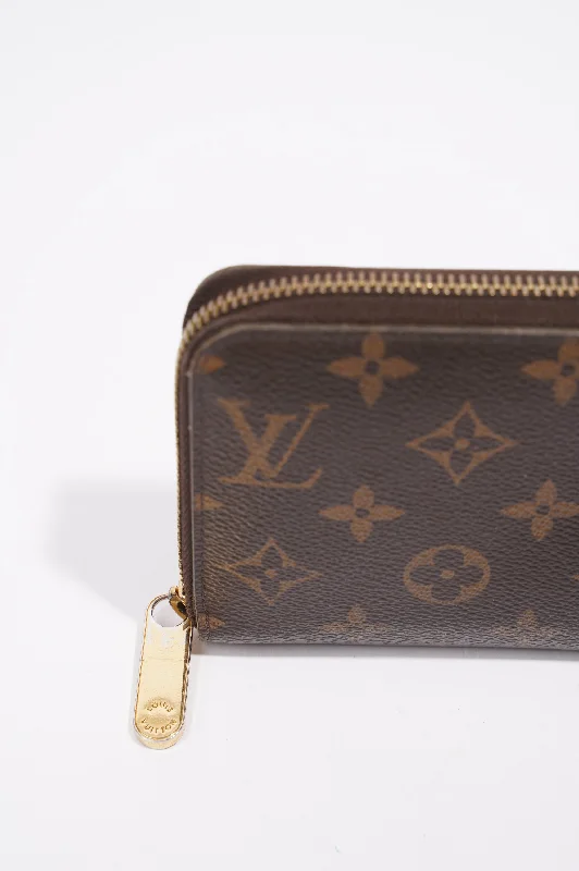 Louis Vuitton bags with a detachable mobile phone holder for convenienceLouis Vuitton Monogram Zippy Wallet Brown Monogram Canvas