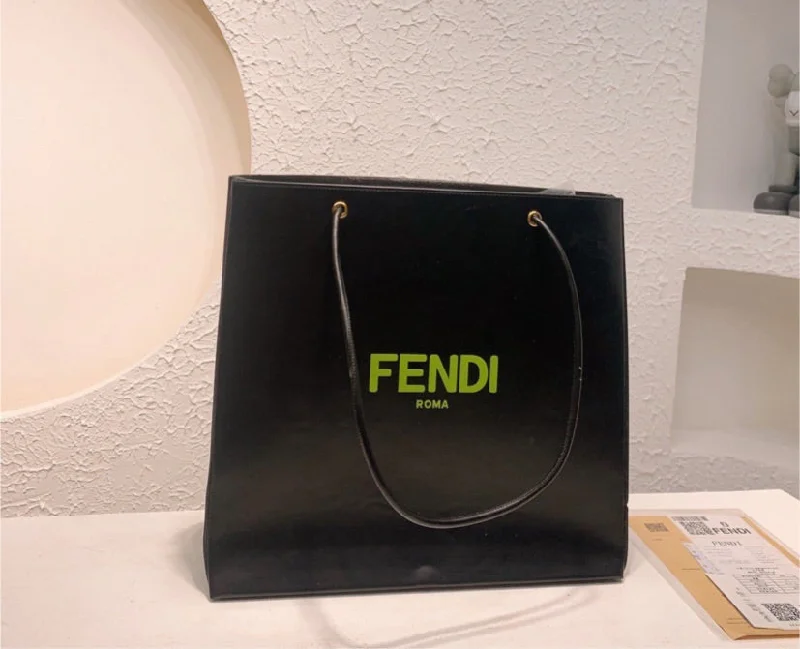 Fendi bags with a detachable camera holder for photography enthusiastsNew Fendi woman Handbag