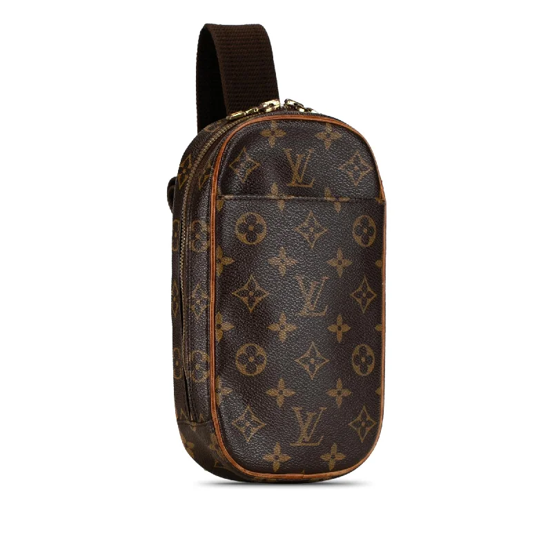 Ladies Louis Vuitton Petite Malle bags with a star - shaped charm for cutenessLouis Vuitton Monogram Pochette Gange (U2pE3R)