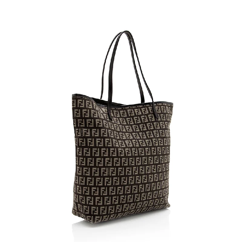 Fendi bags with a touch - screen - friendly pocket for using devices without taking them outFendi Zucchino Tote (SHF-18571)