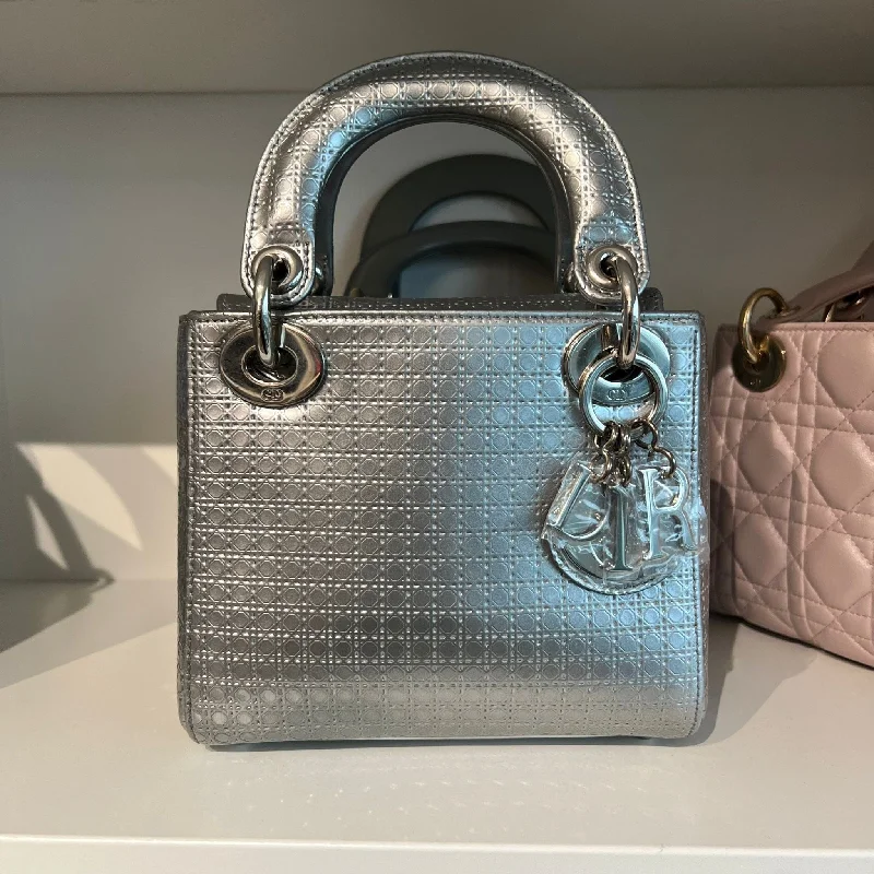 Christian Dior handbags with a removable shoulder strap for versatilityChristian Dior Lady Dior Mini Microcannage Metallic Silver SHW SYCM224