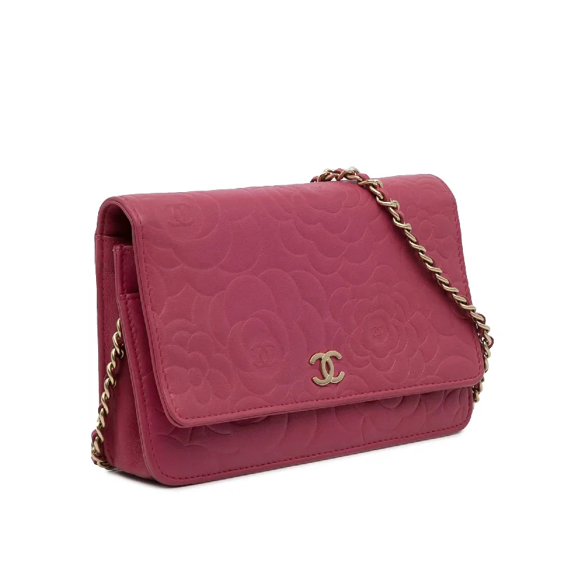 Chanel Small Crossbody Bag for TravelChanel Camellia Wallet On Chain (psLbBn)