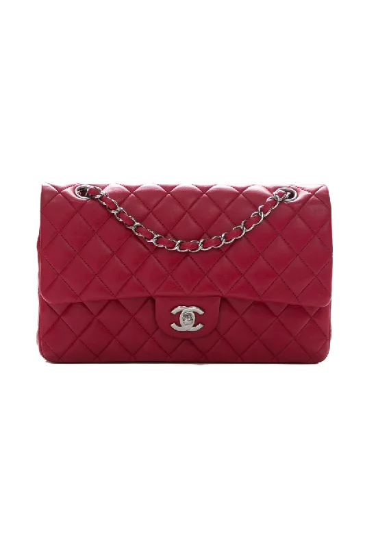 Chanel bags with chain and leather strap combinationsClassic Medium Double Flap Bag